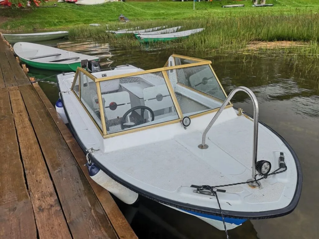 Laivo nuoma be kapitono